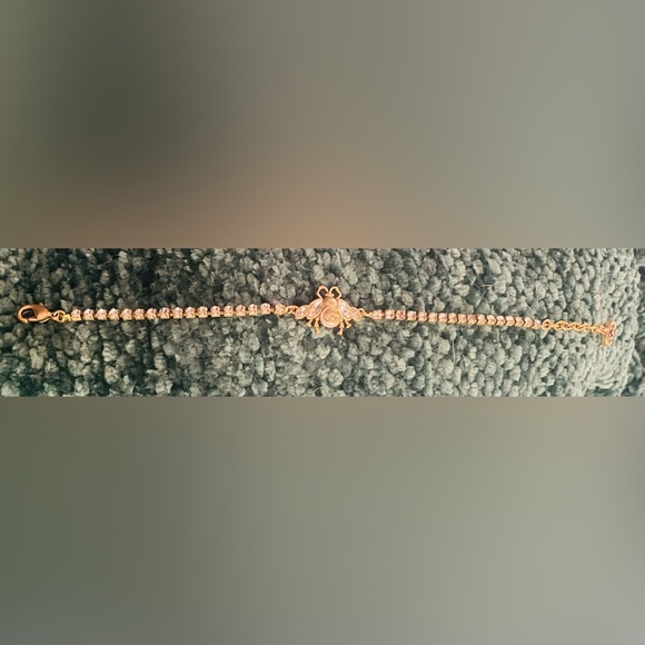 COPY - Gorgeous Authentic Gucci GG pearl bee rhinestone link bracelet - Picture 4 of 7